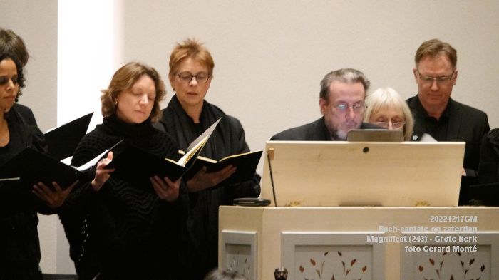 DSC06439- Bach-cantate 243 op zaterdag - Magnificat - Grote kerk - 17dec2022 -  foto GerardMontE web